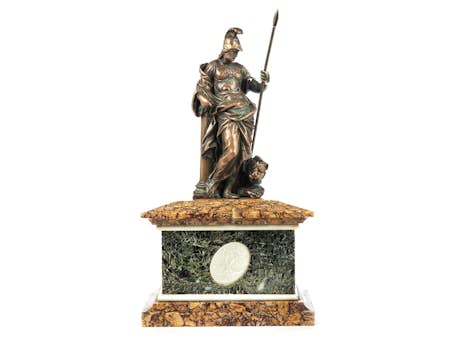 Bronzefigur der Bellona auf Marmorsockel